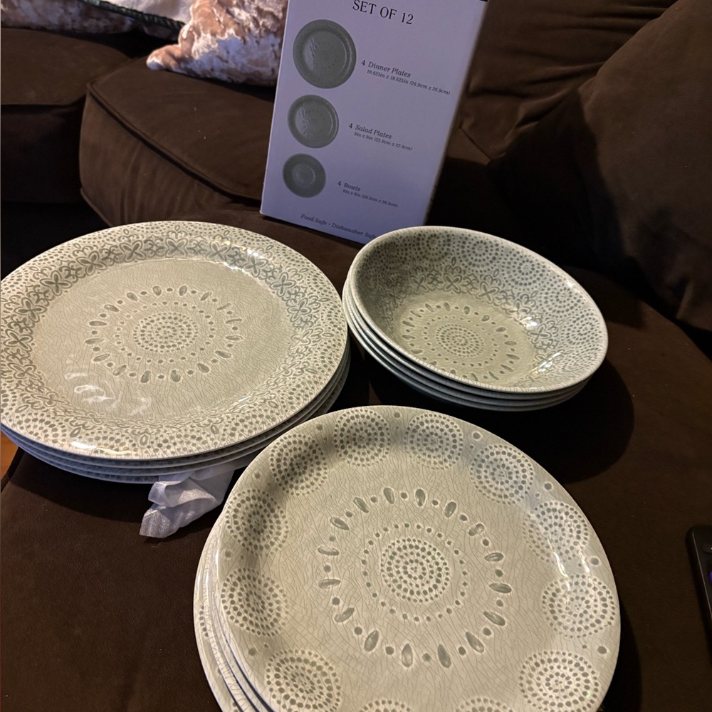Elegant Gray Dinnerware Set